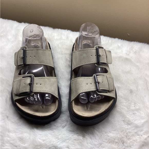 Women's Tan Sandals with Buckle Straps Chunky - Picture 1 of 7